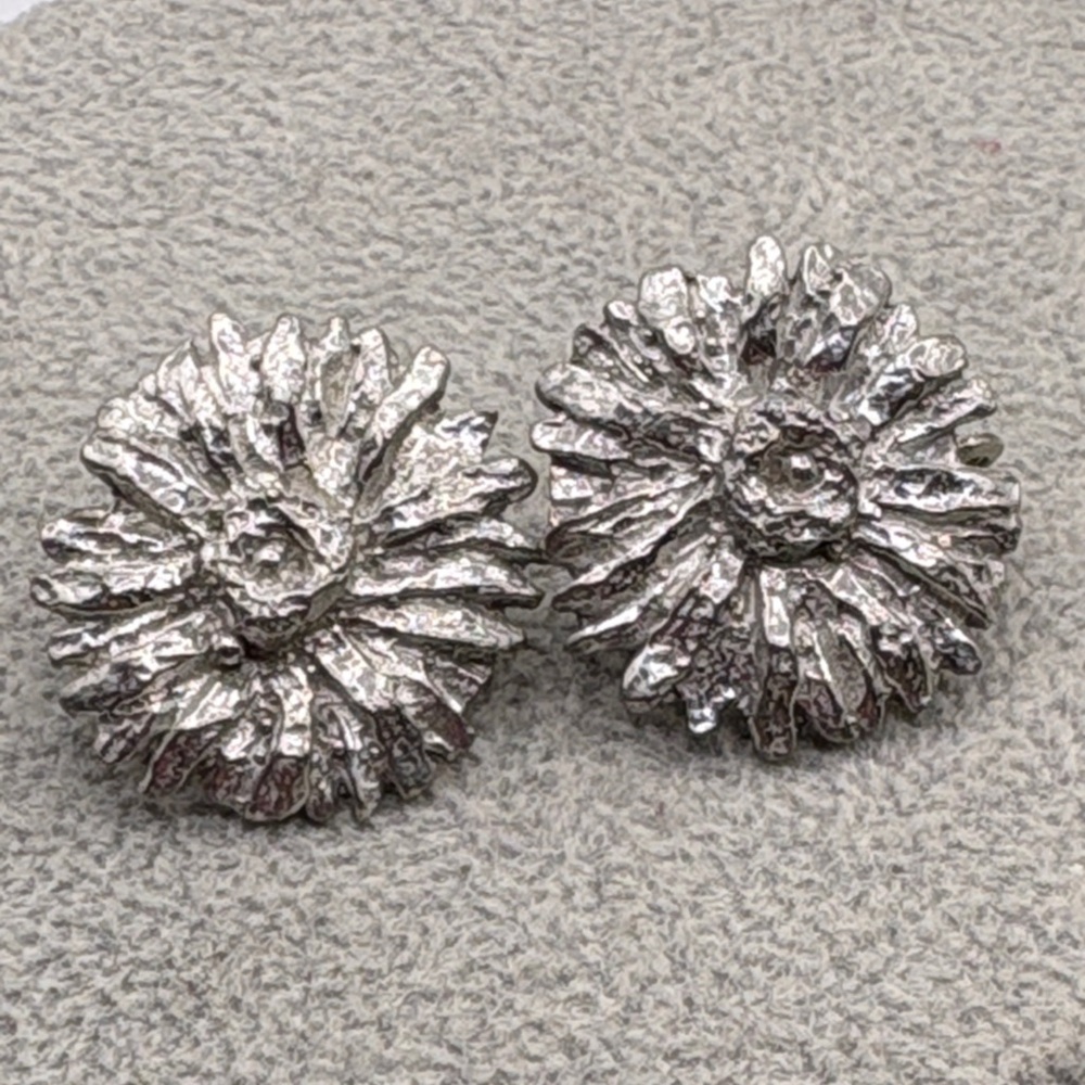 Vintage Silver Textured Brutalized Daisy Flower Clip On 1970’s Earrings